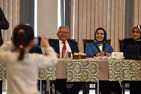 Başkan Büyükkılıç, AK Parti Kadın Kolları Yönetimi ile bir araya geldi